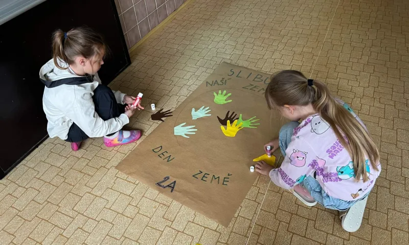 den země 25