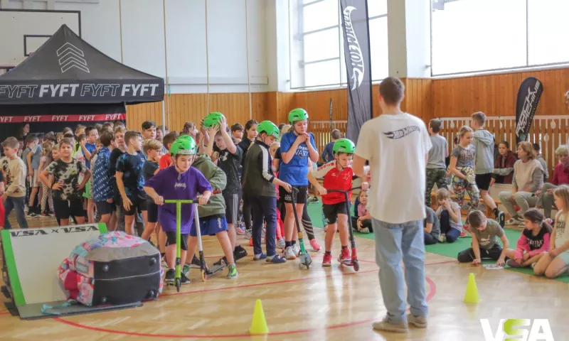 HOT WHEELS SCHOOLMANIE