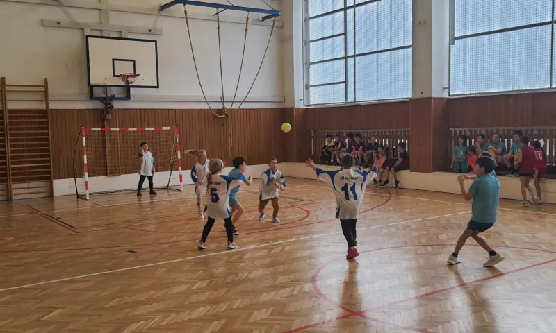 miniházená 25